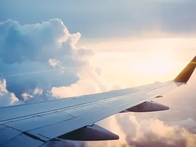 Airplane wing representing NDC airline distribution payments